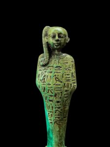 Handcarved Flamestone Egyptian Queen Statue: Rare Ancient Model - Image 7