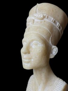 Handmade Nefertiti Bust Statue: Egyptian Queen Replica - Image 7