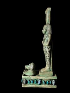 Egyptian Goddess statue Holding flails, Vintage Statue from Ancient Egypt. - Image 7