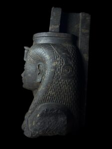 Granite Egyptian Queen Meritamen Statue: Handmade Art - Image 7