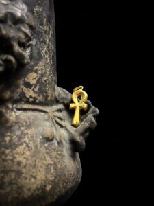 18k Gold Ankh Pendant Necklace: Egyptian Key of Life Charm - Image 7
