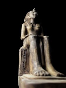 Basalt Hatshepsut Statue: Egyptian Museum Piece - Image 8