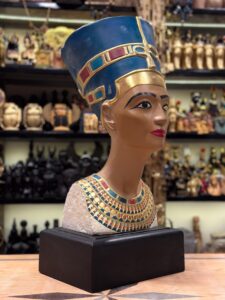Handmade Nefertiti Bust Statue: Egyptian Queen Replica - Image 8