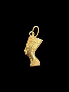 Gold Nefertiti Bust Amulet: Egyptian Queen Statue Replica - Image 8