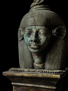 Rare Hathor statue from Ancient Egypt. 1 of 1 . The one-of-a-kind Hathor sculpture. - Image 9
