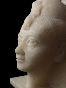 Alabaster Queen Hatshepsut Statue: Egyptian Art - Image 9