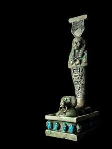 Egyptian Goddess statue Holding flails, Vintage Statue from Ancient Egypt. - Image 9