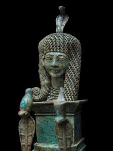 Handcarved Flamestone Egyptian Queen Statue: Rare Ancient Decor - Image 10