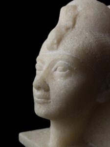 Alabaster Queen Hatshepsut Statue: Egyptian Art - Image 10
