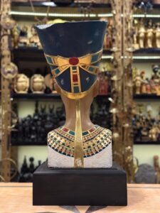 Handmade Nefertiti Bust Statue: Egyptian Queen Replica - Image 10
