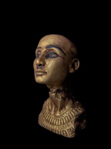 Handmade Nefertiti Bust Statue: Egyptian Queen Replica - Image 10